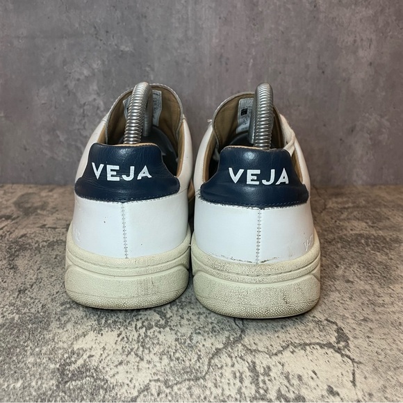 Veja V-10 Leather Sneakers Women's sz 10 - Picture 4 of 8